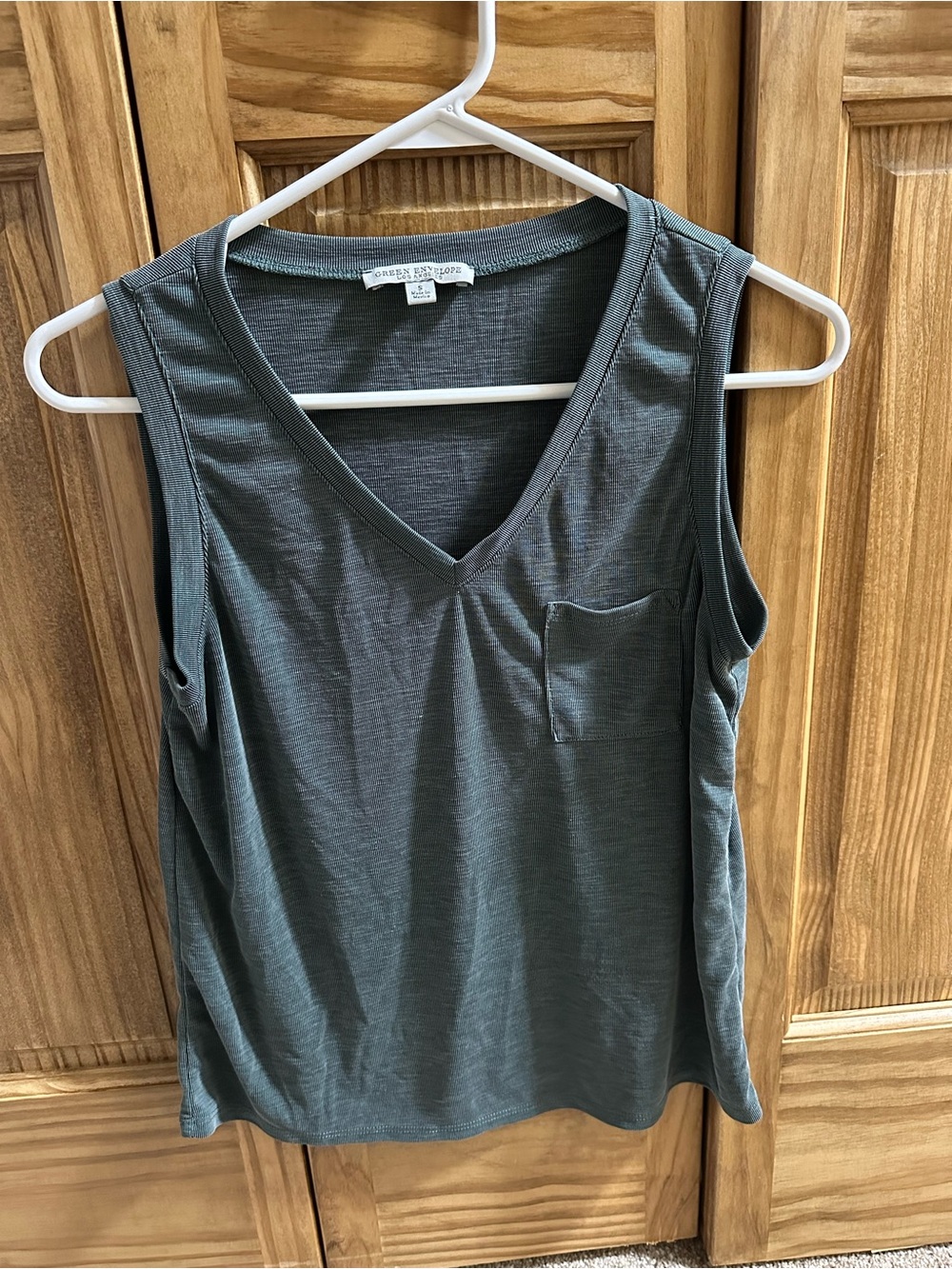 Green Envelope Olive Green V-Neck Sleeveless Tank Top